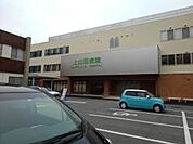 病院「上山田病院まで1000m」