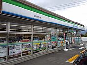 コンビニ「ファミリーマート上田三好町店まで147m」