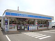 コンビニ「ローソン上田芳田新町店まで834m」