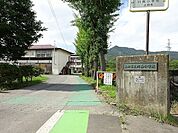 小学校「上田川西小学校まで900m」
