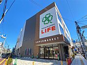ライフ 梅島駅前店（689m）