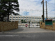 足立区立東伊興小学校（405m）