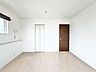 室内：「季節用品や衣類をまとめて収納できる大容量ウォークインクローゼット」