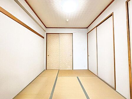 穏やかな光に包まれる室内。