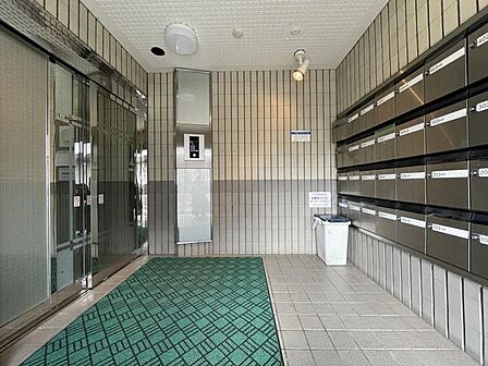 オートロックなど防犯面に配慮した住まいです