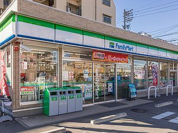 画像19:ファミリーマート港築地口店 367m