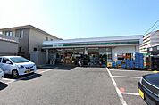 ローソンストア100中川中郷店 303m
