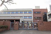 栄小学校 640m