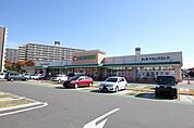 平和堂豊成店 907m