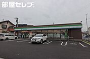 ファミリーマート日比津グランド前店 104m