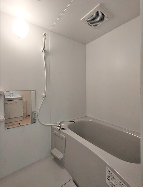 画像6:24時間換気システムを採用した清潔な浴室