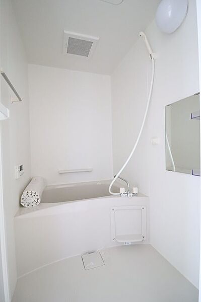 画像6:清潔感のあるバスルームです。