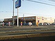 ファミリーBOOK間々田店まで846m