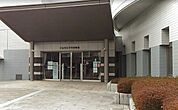 小山市立中央図書館（592m）