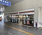 周辺：セブン-イレブン ハートインＪＲ亀岡駅改札口店まで160m