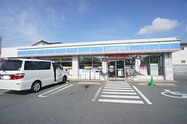 コンビニ「ローソン津高茶屋七丁目店まで285ｍ」