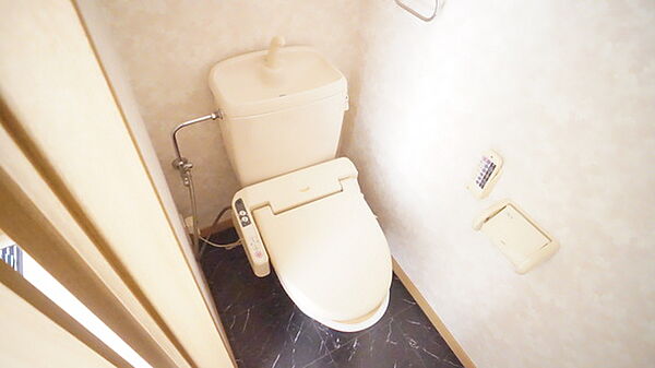 画像8:シャワー付きトイレ