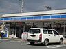 周辺：コンビニ「ローソン津一身田店まで889ｍ」