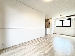 アン・リヴィール 105 1階1LDKのリビング/ダイニング