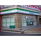 コンビニ「ファミリーマート津駅西店まで113ｍ」