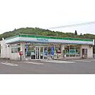 コンビニ「ファミリーマート津久居野村店まで1252ｍ」