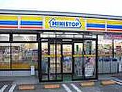 コンビニ「ミニストップ津白塚店まで608ｍ」