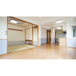 グリーンシャトーＨＴ 202 2階4LDKのリビング/ダイニング