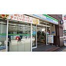 コンビニ「ファミリーマート近鉄四日市駅西店まで259ｍ」