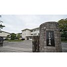 中学校「四日市市立常磐中学校まで1966ｍ」