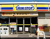 コンビニ「ミニストップ名四川越店まで675ｍ」