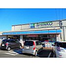ローソン朝日町小向店まで900m