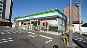 コンビニ「ファミリーマート鈴鹿算所店まで550ｍ」