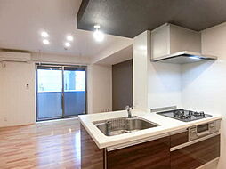 Ｍａｕ　Ｍａｈａｒｏ 101 1階ワンルームのリビング/ダイニング