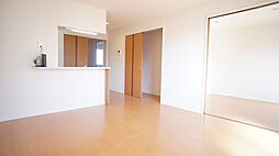 アラ・モード 105 1階2LDKのリビング/ダイニング