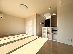 アゼリア岸岡 105 1階1LDKのリビング/ダイニング