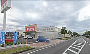 ドラックストア「V・drug中旭が丘店まで587ｍ」