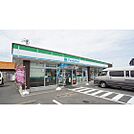 コンビニ「ファミリーマート鈴鹿三日市店まで746ｍ」