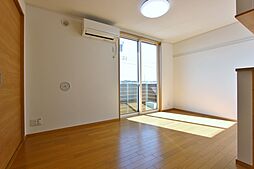 Sakura Forest B棟 203号室 2階2LDKのリビング/ダイニング