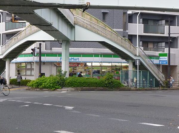 画像18:【コンビニエンスストア】ファミリーマート新大阪駅東口店まで399ｍ