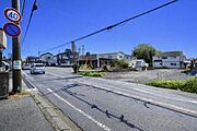 前面道路：西側公道、ぜひ現地にて、実際の広さや開放感をお確かめください。