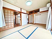 1階 和室6帖です、ぜひ現地にて、実際の広さや開放感をお確かめください。