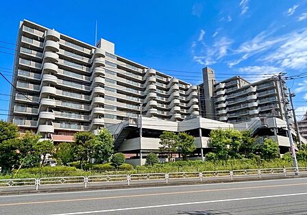 閑静な住宅街に調和する美しい外観。陽当り・通風良好な住環境で、穏やかな毎日が始まります。