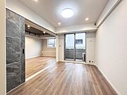 【洋室:6.0帖】仕事や趣味のスペースとしても活用できる、多用途に使える部屋。