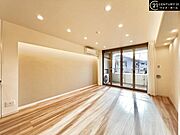 【LDK帖】　リビングは明るくナチュラルな色合いでまとめられたモダンな空間