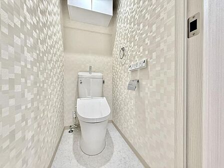 【トイレ】清潔感のあるシンプルで使いやすいトイレです。