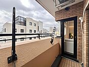 【バルコニー】洗濯物干すだけではもったいない、昼夜共に気持ちのいいリフレッシュ空間！家事や仕事の合間にも心身ともにリフレッシュ頂けます。