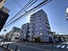 外観：【外観】　静かな住宅街に映える、端正なマンション。暮らしの舞台にふさわしい、落ち着きと品格を備えています。
