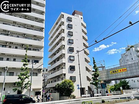 【外観】 洗練された街に溶け込む外観。都市の中で、心地よい暮らしを支える存在です。