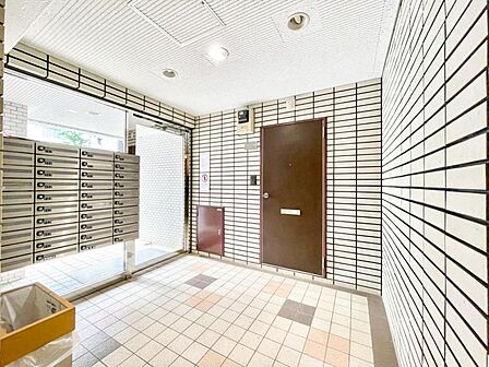 【エントランス】 いつも通る場所だからこそしっかりと清潔に保たれていると嬉しいものです