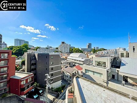 【眺望】 周囲に高い建物がなく、見晴らしの良い景色をお楽しみいただけます。